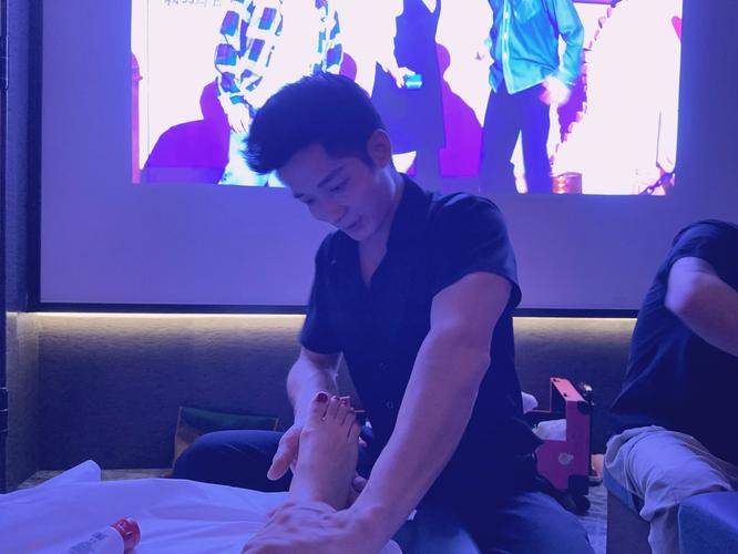 带朋友去黄埔男士高端油压——技师颜值高,很配合很热情