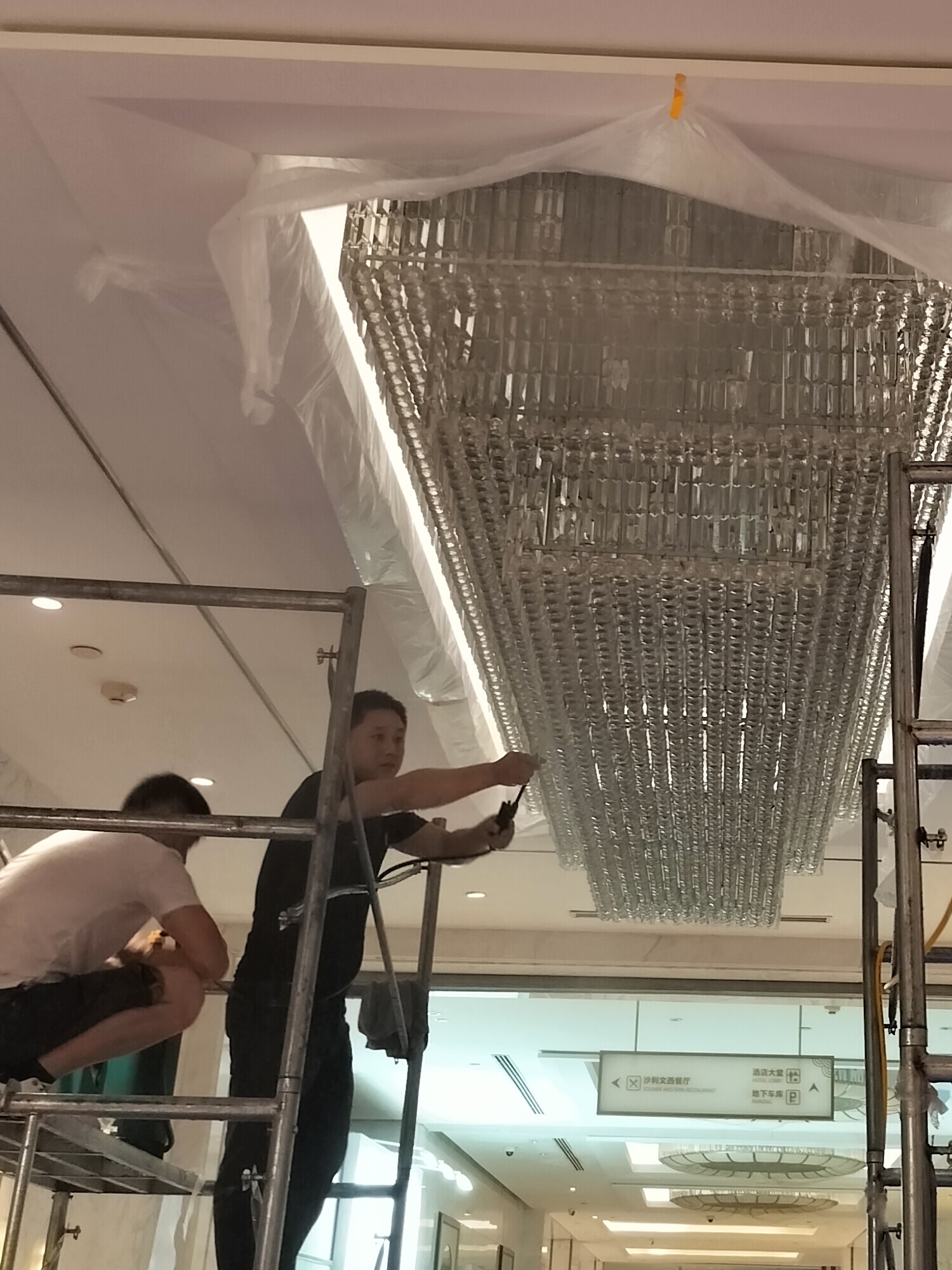 浙江上海江苏安徽水晶吊灯清洗大法：别墅、排屋、酒店保洁除尘秘籍全公开！