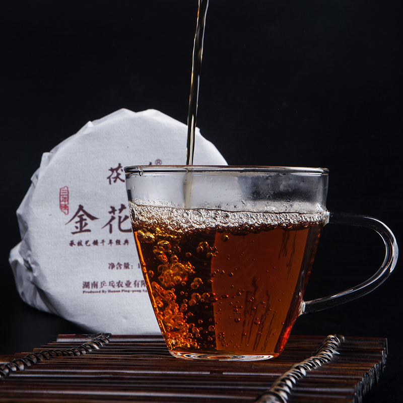 华莱健千两茶饼750g：湖南华莱的正宗安化黑茶，开启你的金花花卷之旅！