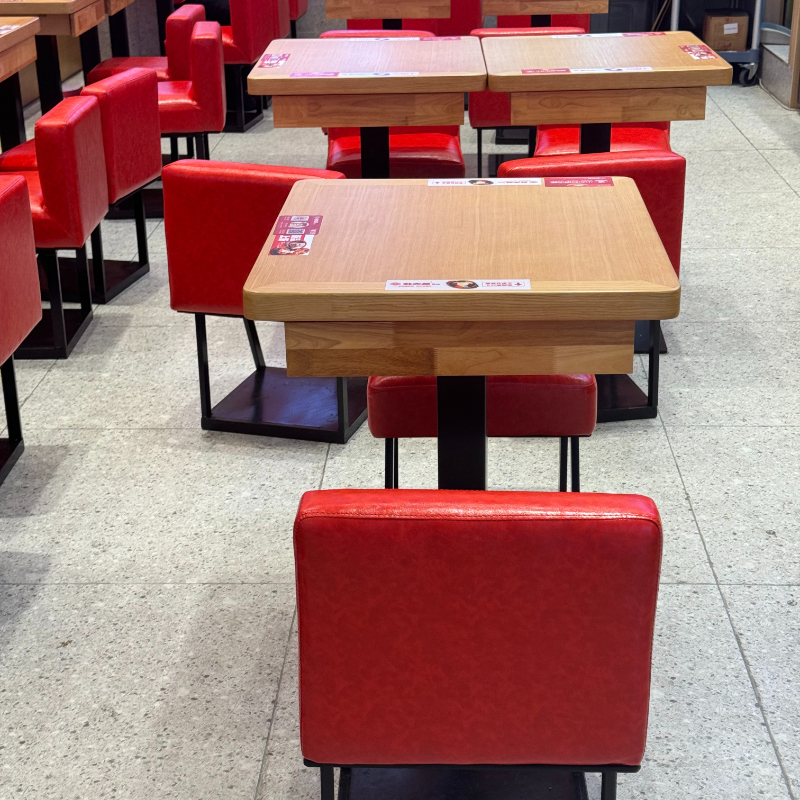 餐饮界的全能选手：从西餐厅到快餐店，桌椅定制的秘密大公开！