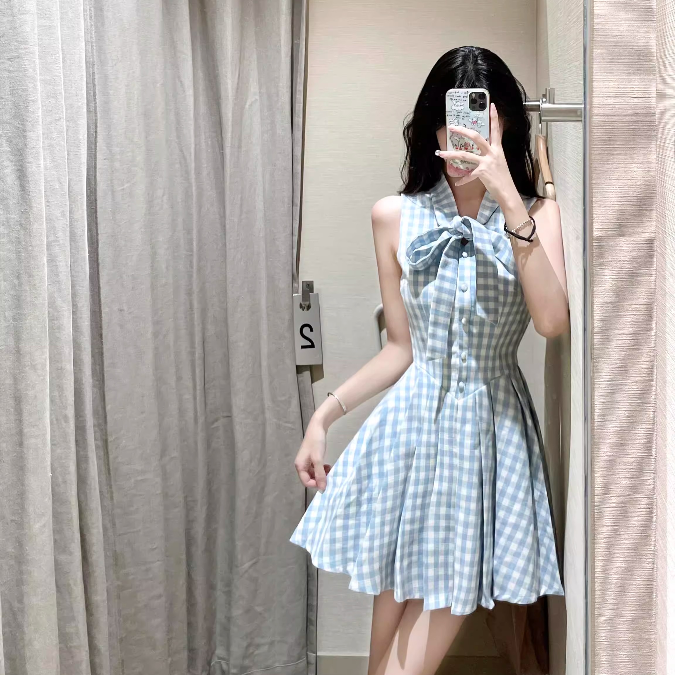 法式甜美蓝色无袖格子连衣裙：2025年夏日必备，气质百褶短裙✨