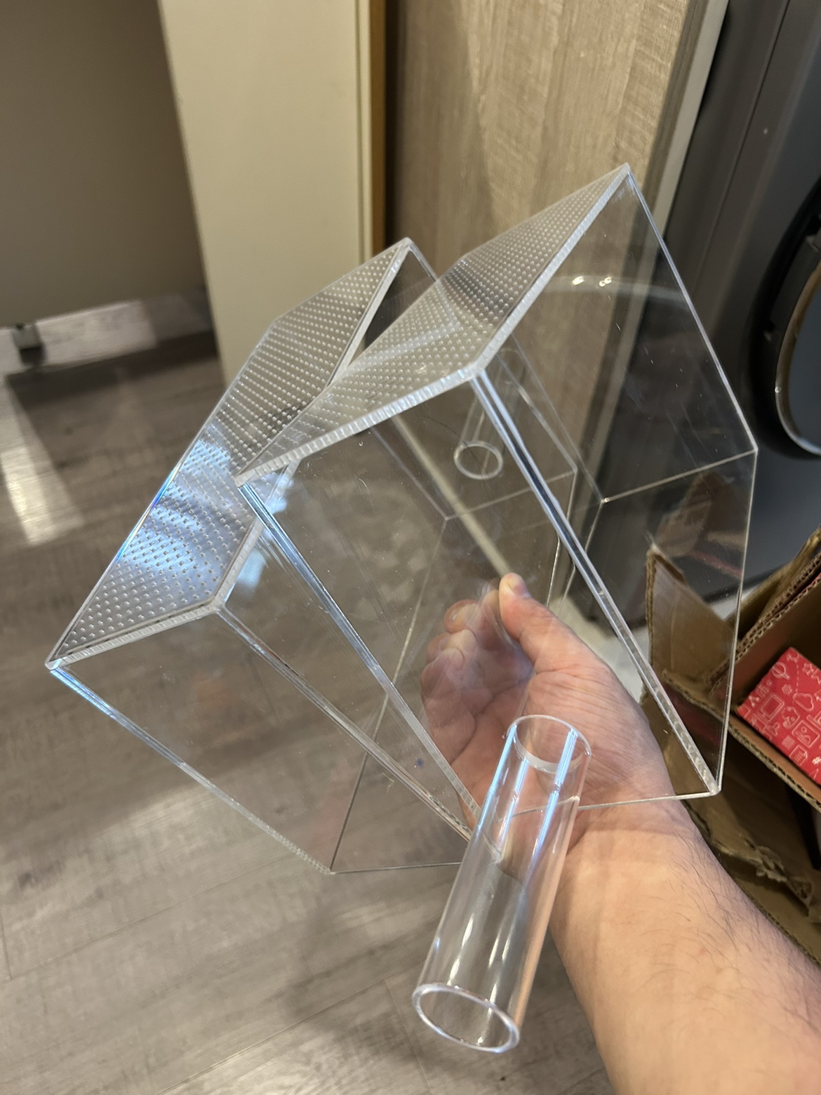 亚克力定做展示盒：透明艺术，定制你的专属实验箱水箱！