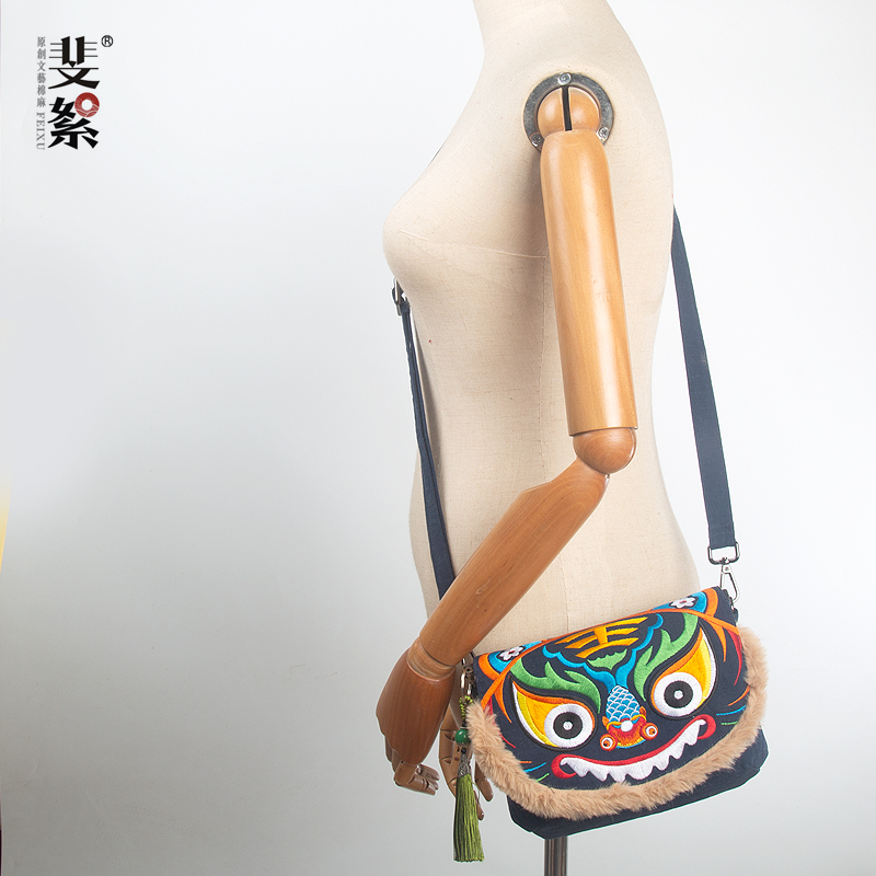 彝虎系列虎头包：潮流新宠，时尚界的萌宠担当！