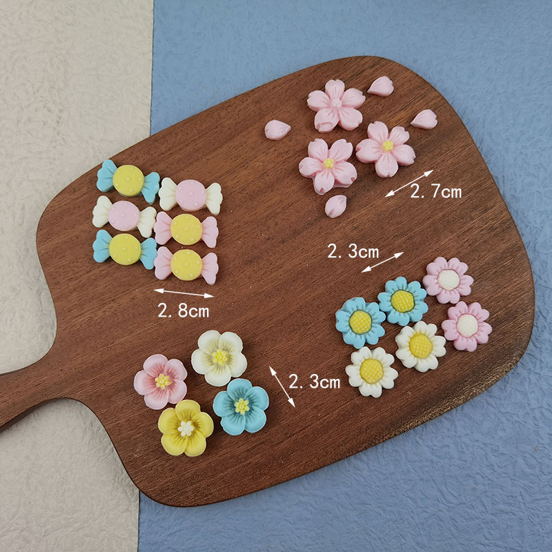 蛋糕巧克力花瓣装饰片：让你的甜品瞬间升级，甜而不腻的浪漫享受！