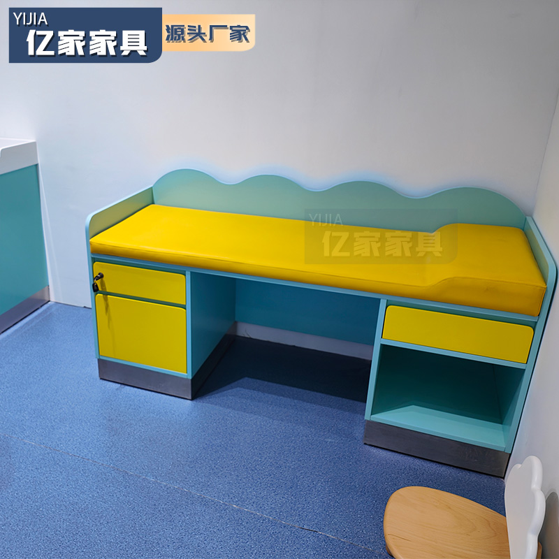 儿保中心检查床太香了！宝宝体检不再哭闹，医院家具定制真香警告