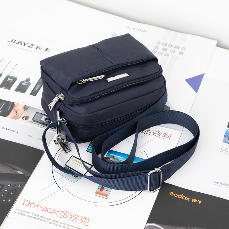 秋冬新款青年男士纯色单肩包：防水尼龙布&amp;牛津布，斜挎背包新潮流！