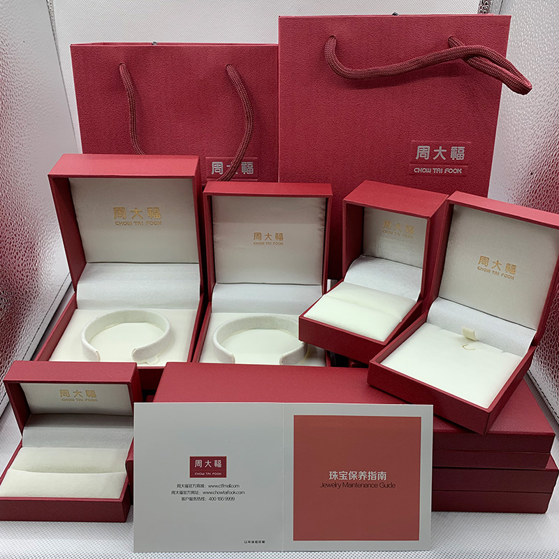 周大福新款INGlove双扣黄金项链：克减80，奢华尽在掌握✨