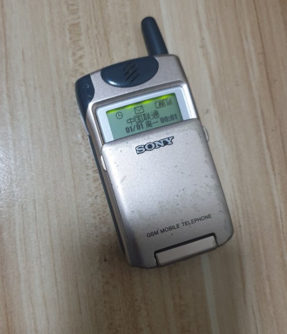 复古情怀：二手Sony Ericsson Z28/Z18，带你重温经典翻盖手机的魅力！