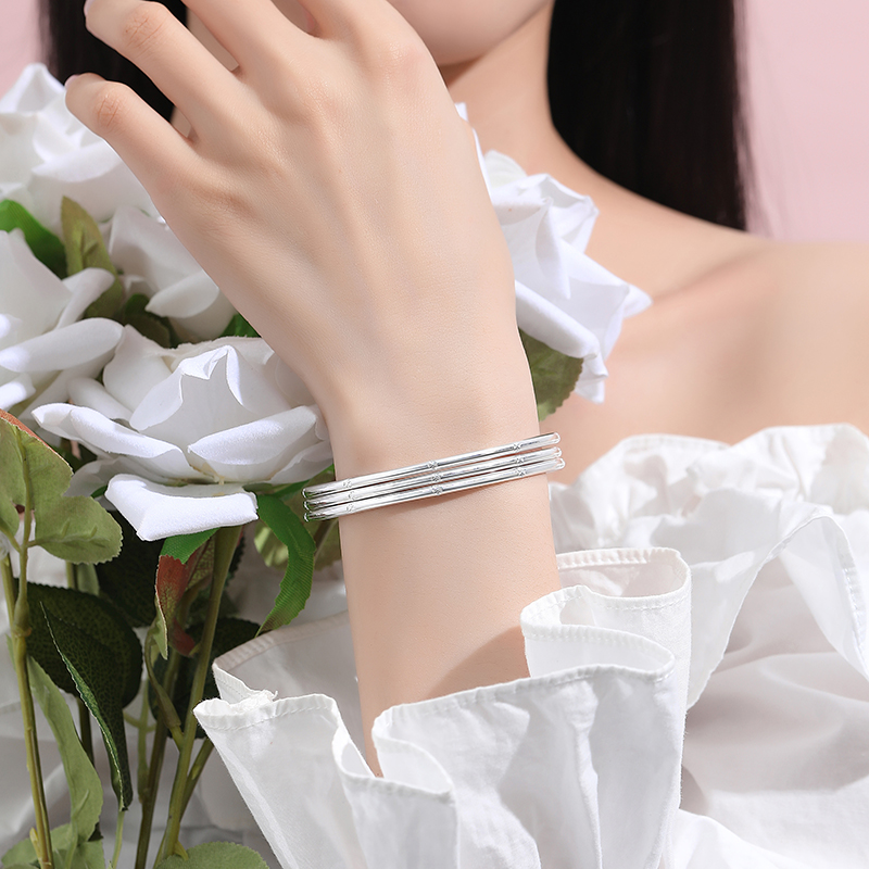 三生三世银手镯：2024新款四叶草素圈，年轻款三环银镯子，解锁你的时尚新密码！