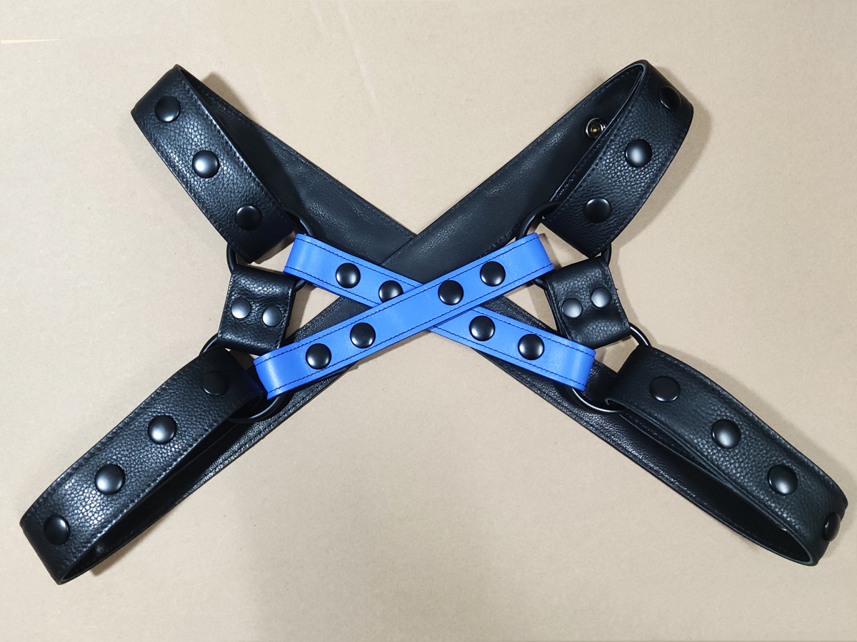 蓝色Jockstrap双丁全皮内裤头层牛皮Harness套装：战术胸带背带的秘密武器