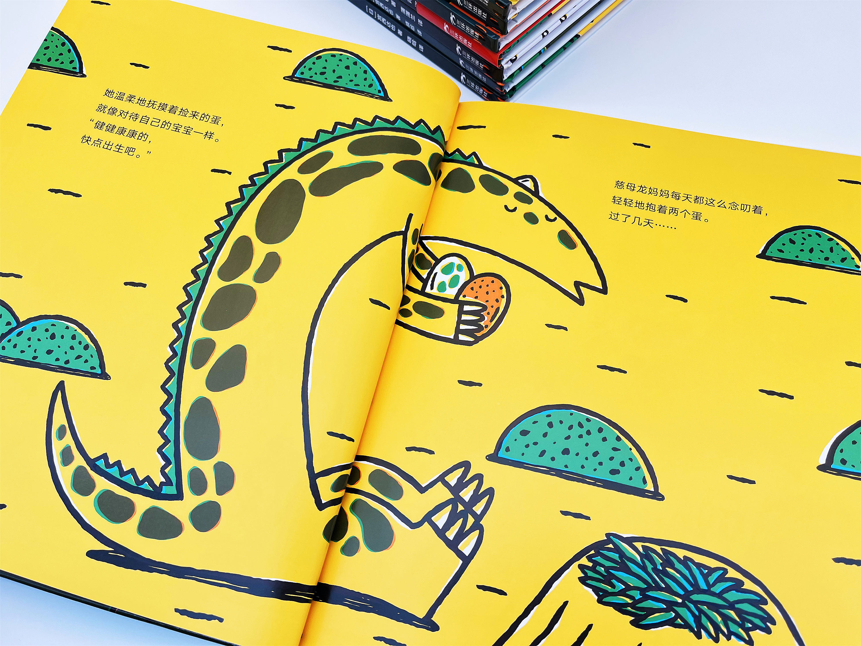 小甲龙手偶太萌了！宫西达也绘本周边真的绝了！抱着它睡觉都香～