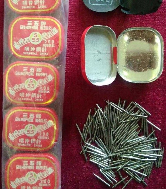 古董手摇留声机的音乐魔法：三五牌555钢针库存揭秘，每盒约200根！