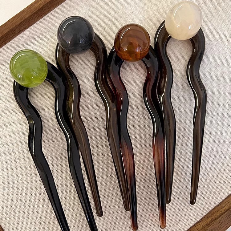 新中式红色玫瑰花流苏古风U型簪子：新娘敬酒服发钗必备，高级感爆棚的发饰神器！