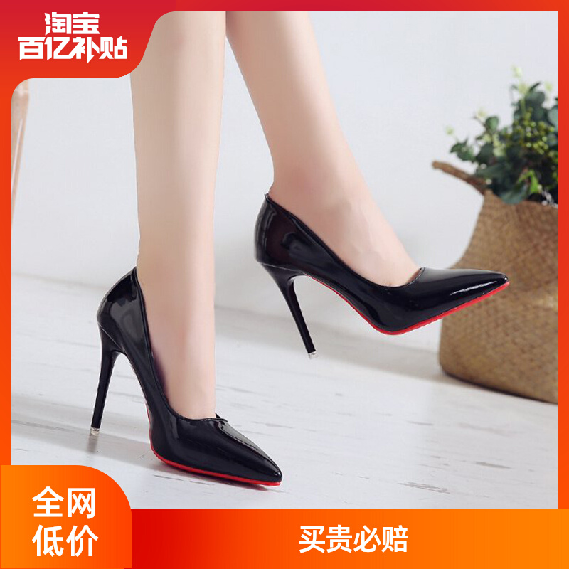 黑色高跟鞋：职场女性的秘密武器，如何挑选一双让你自信满满？