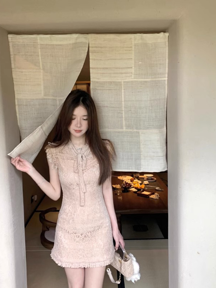 爱与灵秋季新款温柔气质收腰女蕾丝连衣裙，穿出优雅显瘦新风尚！