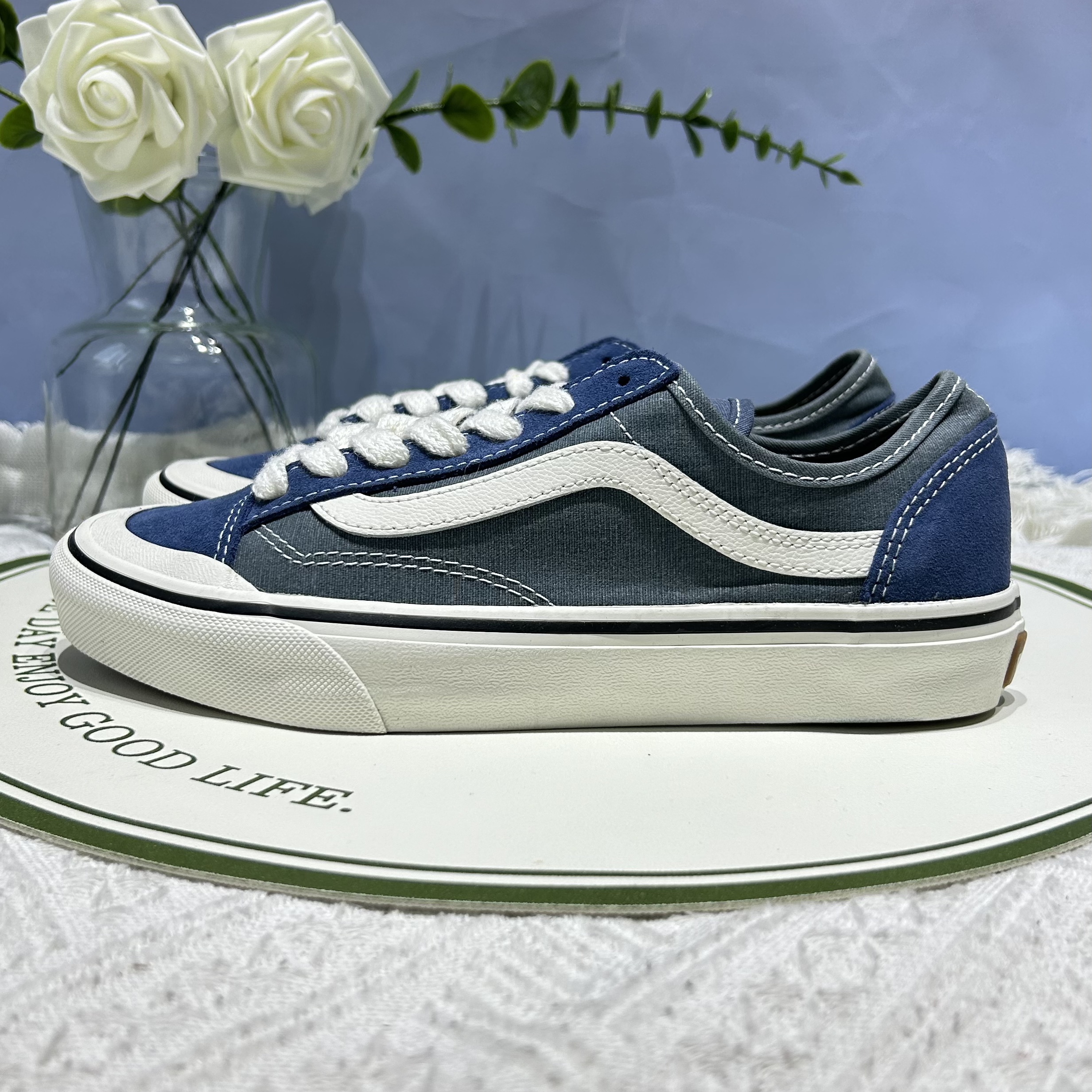 VANS 2025新款Authentic翻毛皮板鞋真香预警！这双鞋让我彻底沦陷了