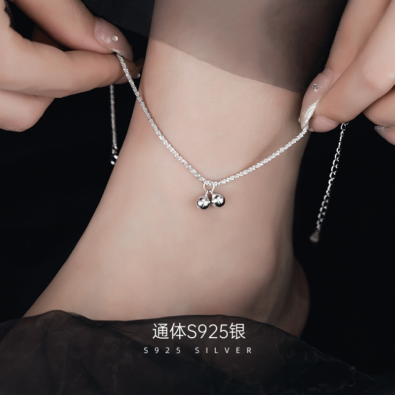 S925纯银小铃铛脚链：2025新款潮高级感，让你的脚步声也能成为时尚宣言！