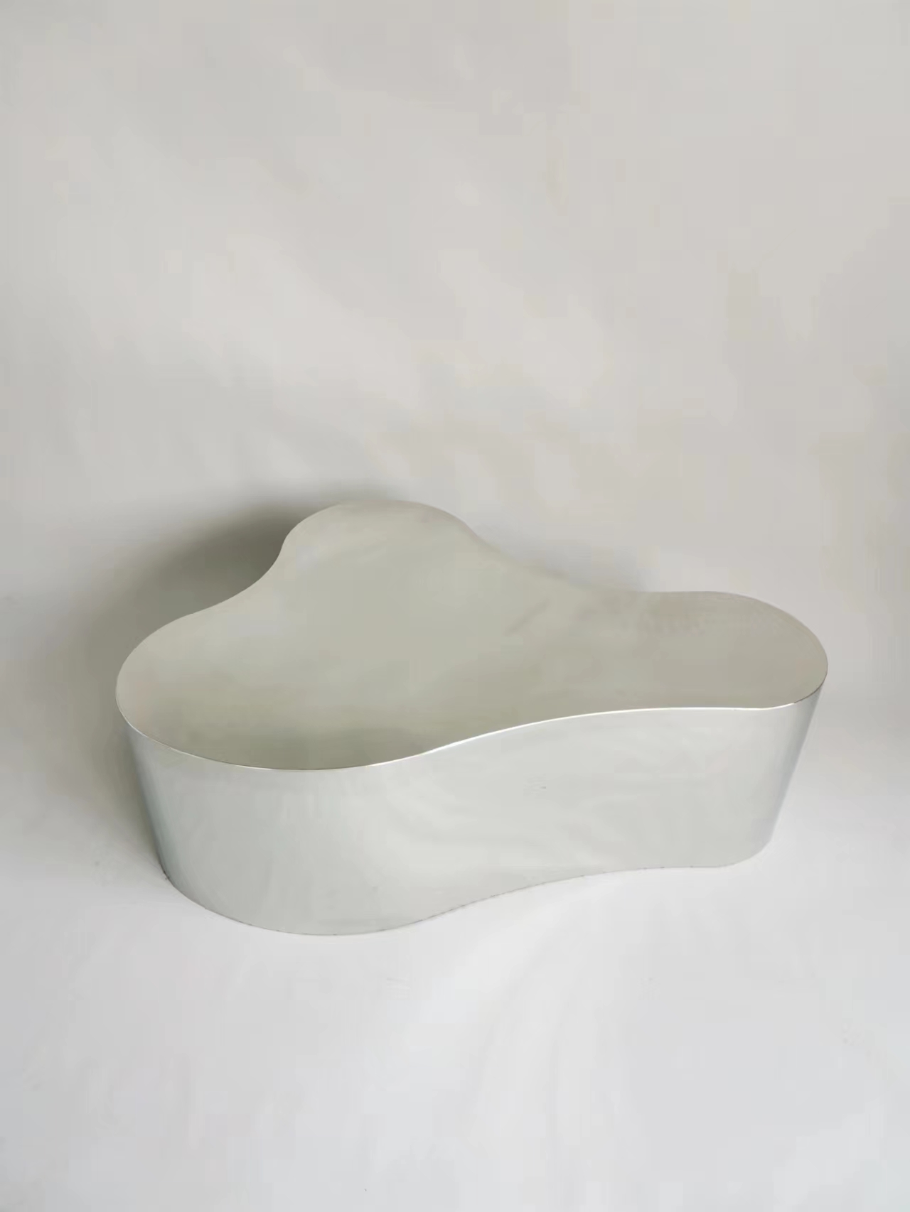 极简美学碰撞传统茶艺：茶叶中岛展示台与高低流水台，打造现代茶室新风尚！