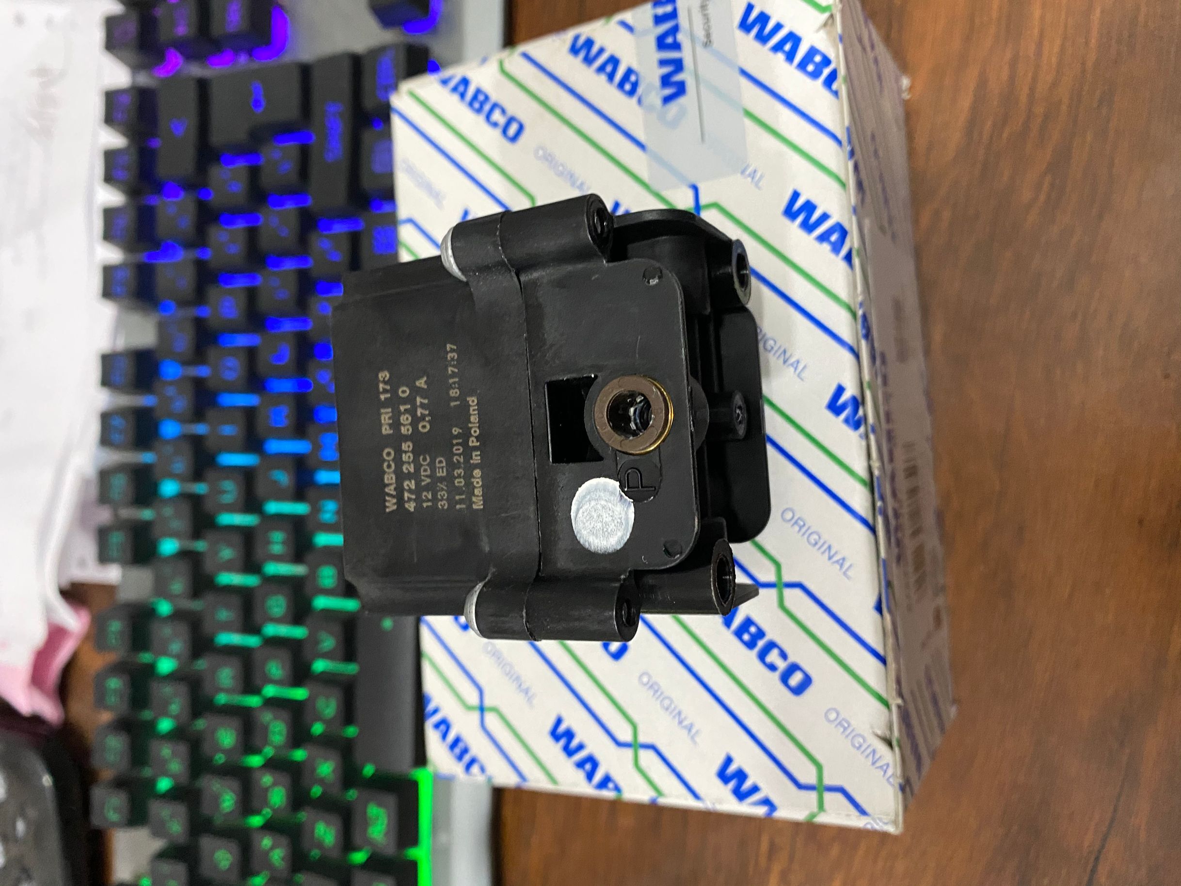 宝马E70 5系F02 F07 F04 F15 E53 X5专用打气泵分配阀，升级你的驾驶体验！