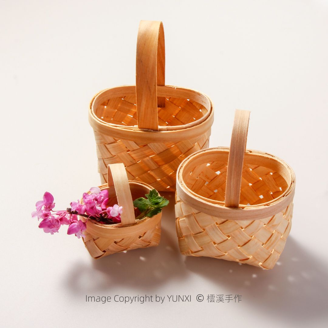 编织迷你多肉植物小花篮：桌面摆件新宠，车载出风口永生花花艺活动必备！