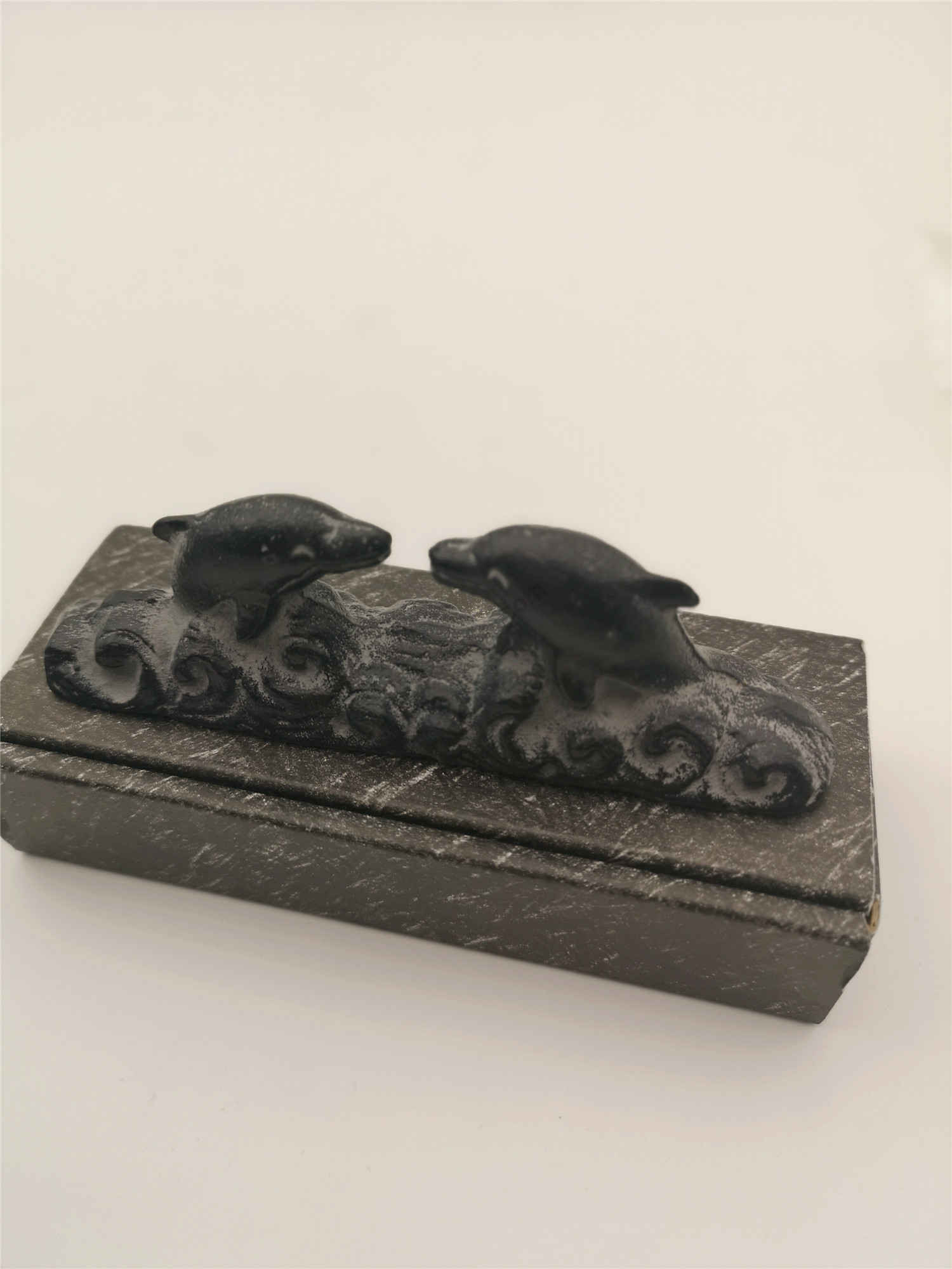 日本进口铜器铸铁海豚笔形镇尺，文房新宠，收藏送礼两相宜！