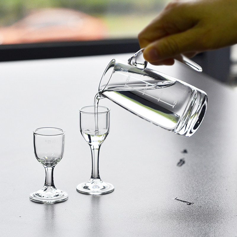 玻璃白酒杯分酒器礼盒套装：精致生活，一口一杯，品味不一样的白酒文化！