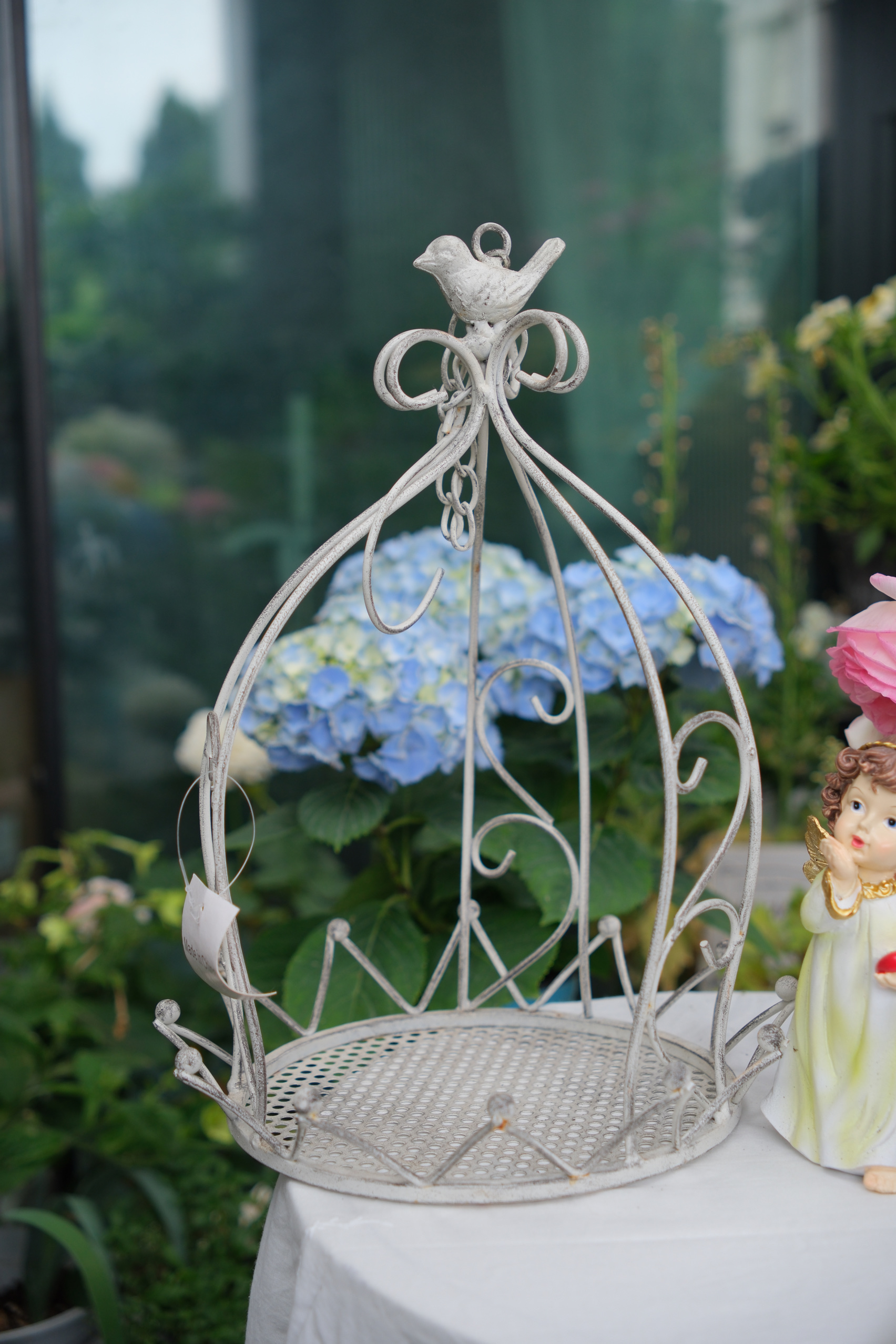 花园叶蔓小鸟吊篮：打造梦幻垂吊花篮，让多肉植物与小鸟共舞！