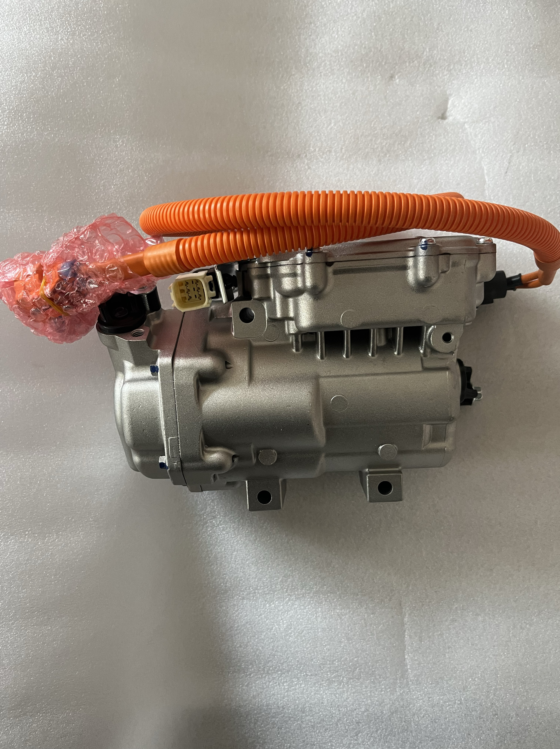 比亚迪秦EV唐宋元汉PLUS E5 E6新能源空调压缩机冷气泵全解析：如何选择适合你的冷气系统配件?