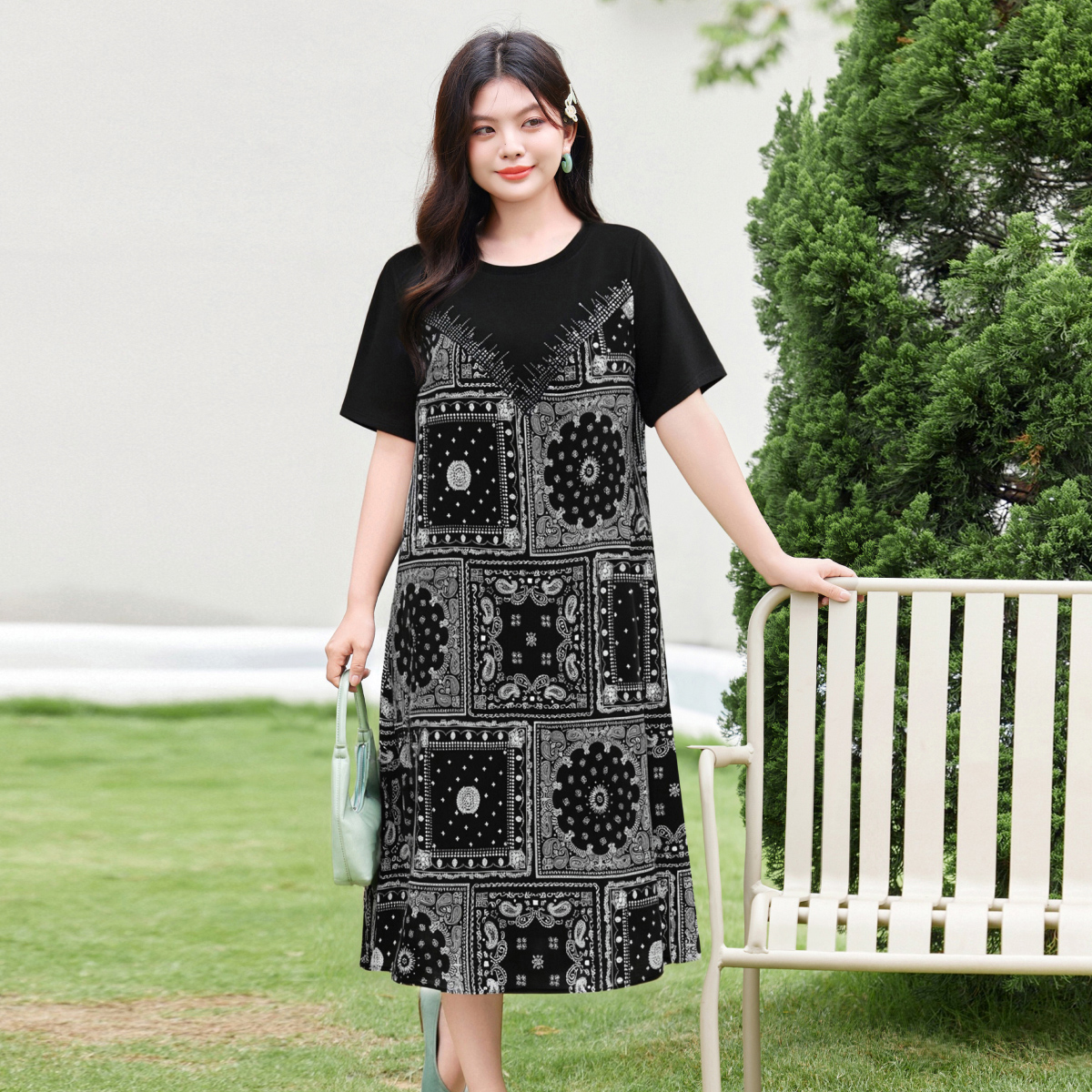素雅订制女装：夏日必备，简约时尚连衣裙，优雅印花显瘦神器