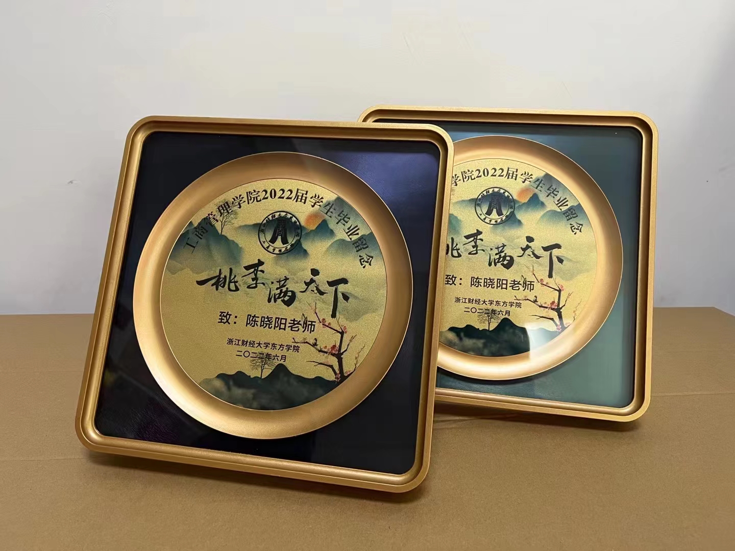 源头工厂直供：木质金箔奖牌现货，打造专属荣耀时刻！
