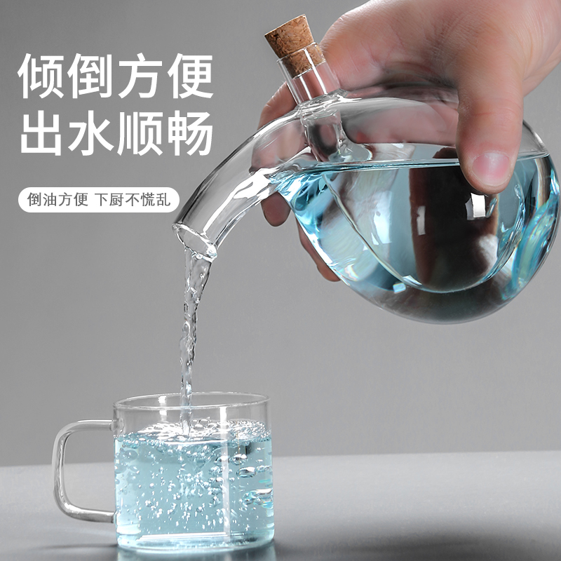创意油壶大揭秘：二合一厨房神器，让调味更轻松！