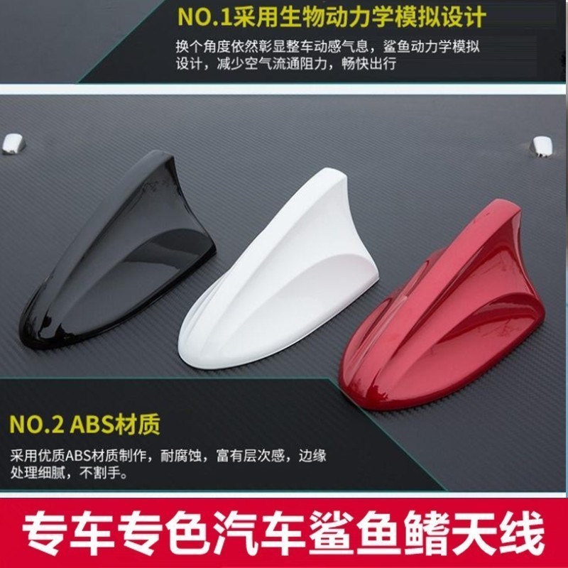 吉普自由侠改装全攻略：晶黑皓白收音鲨鱼鳍信号天线顶翼大底座，让爱车焕发新生！