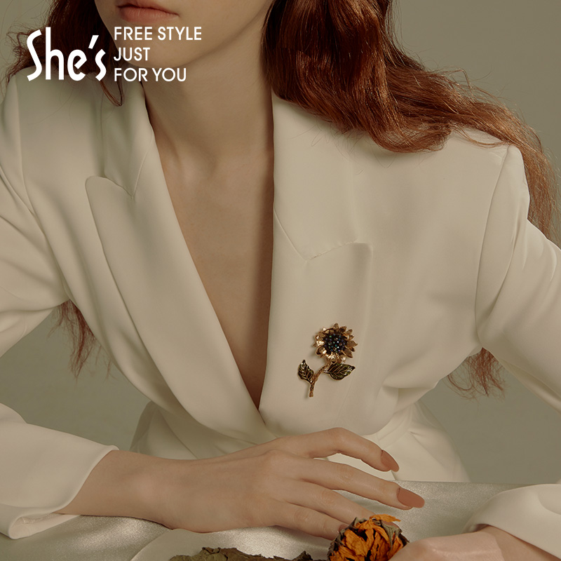 shes茜子梵高向日葵胸针：艺术品般的时尚配饰，送给她的完美礼物！