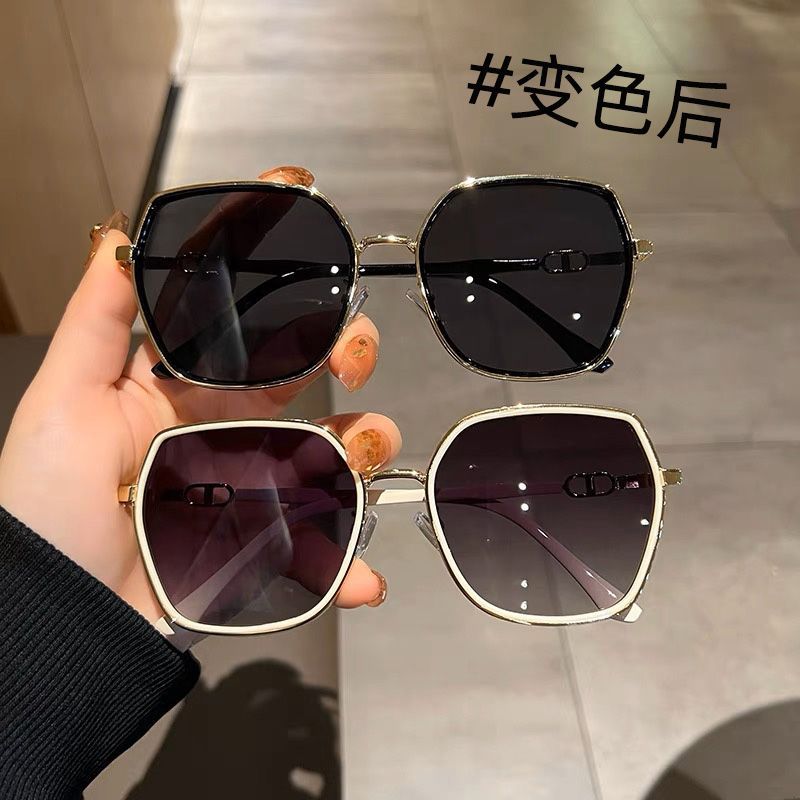 变色近视可配度数墨镜：夏日必备，高颜值防晒带闪钻眼镜框，潮流新宠✨