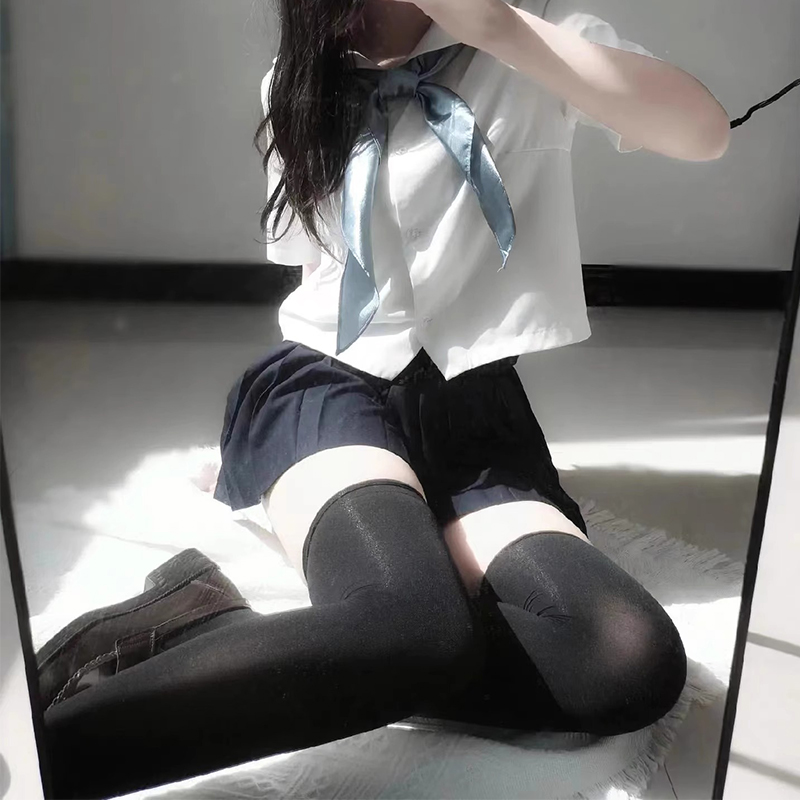 JK制服过膝袜新潮流：压力显瘦不透黑丝长筒，纯欲80D夏日必备！