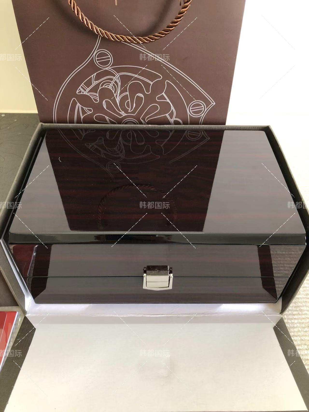 百达翡丽鹦鹉螺系列包装盒：奢华收藏的艺术品，手表爱好者的终极梦想！