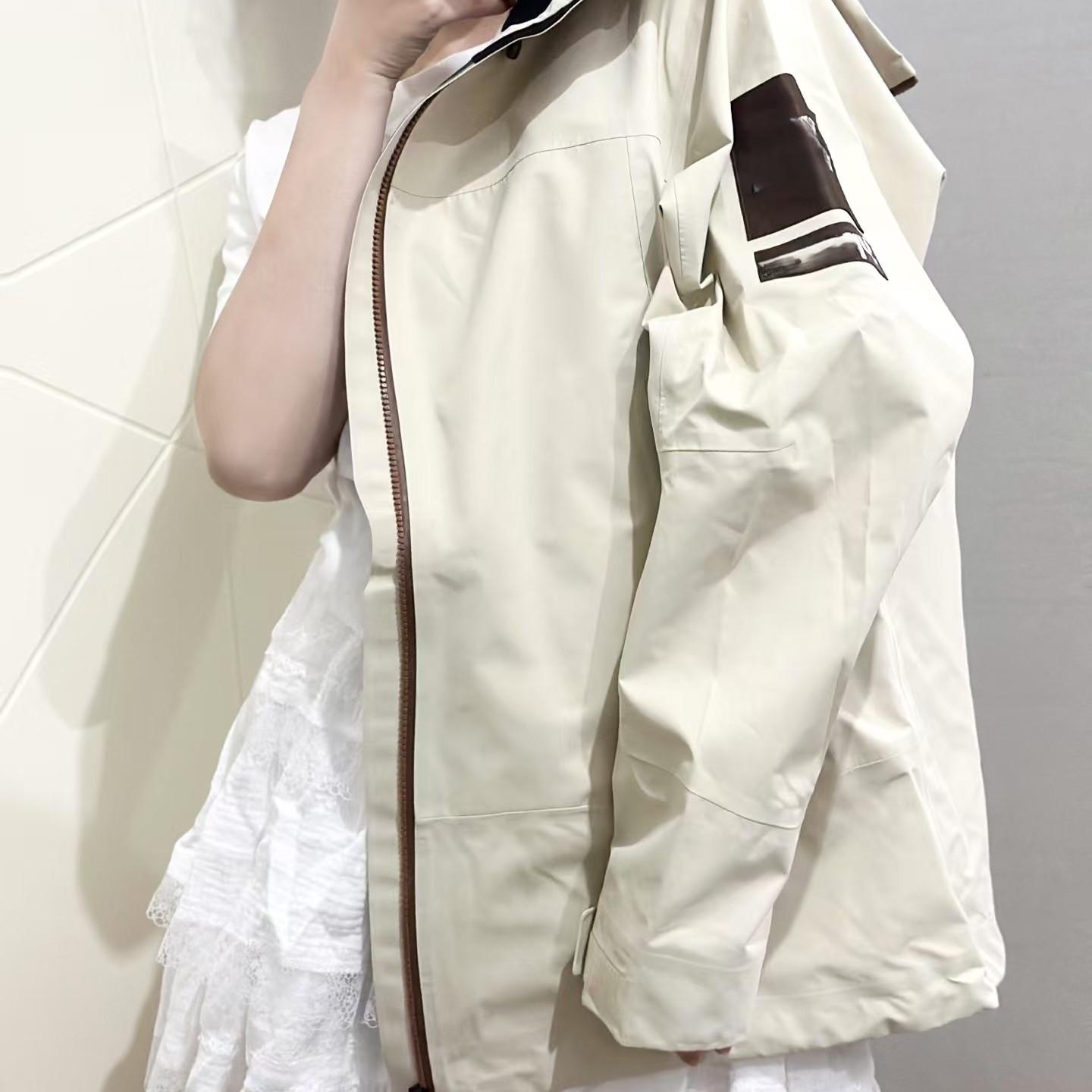 SS24 WEEK3 JACKET：联名款可拆卸拼接连帽软壳撞色冲锋衣，潮流与机能的完美碰撞！