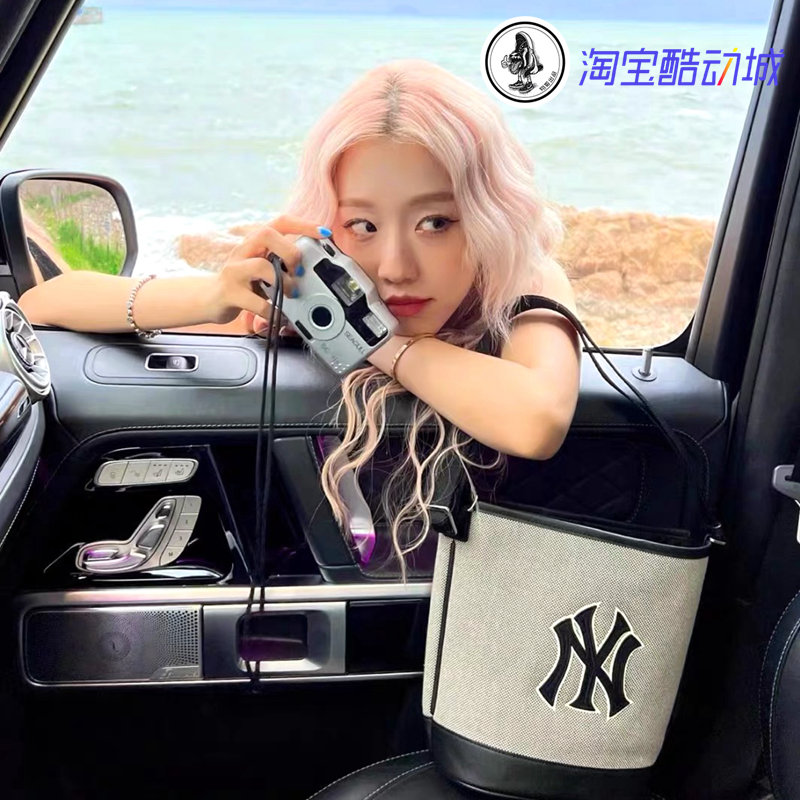 韩国代购MLB斜挎包：纽约洋基队复古风潮，时尚达人的必备单品！