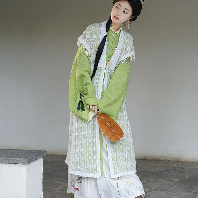 中国传统汉服：穿越千年的女性民族服饰魅力大揭秘！