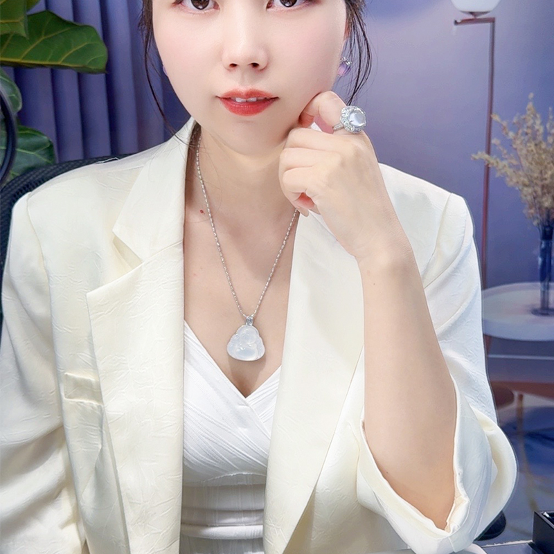 AILEQ 925银石英质玉项链：时尚珠宝界的冰佛公，蛇年春夏必入的高透白冰吊坠