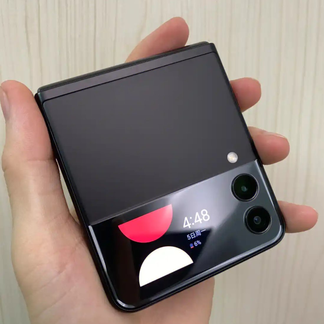 Samsung Galaxy Z Flip3 5G：潮流折叠手机，解锁新玩法！✨