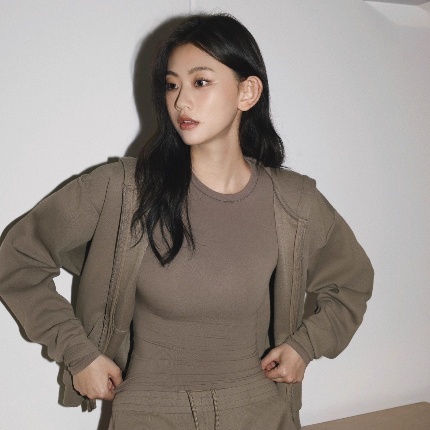 今年秋天一定要入手吗？IHIMI海谧卫衣运动套装是否真的那么受欢迎？