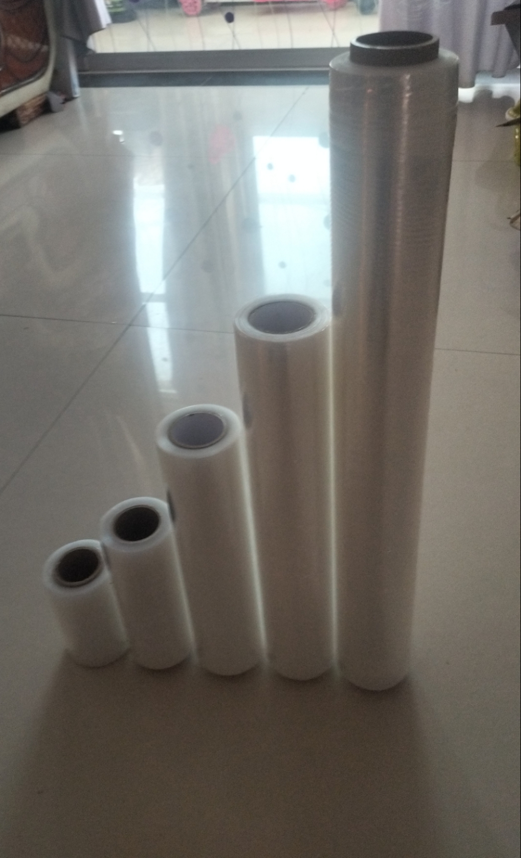 伸缩手持加长杆托盘缠绕膜器：仓储打包神器，轻松搞定大件货物！