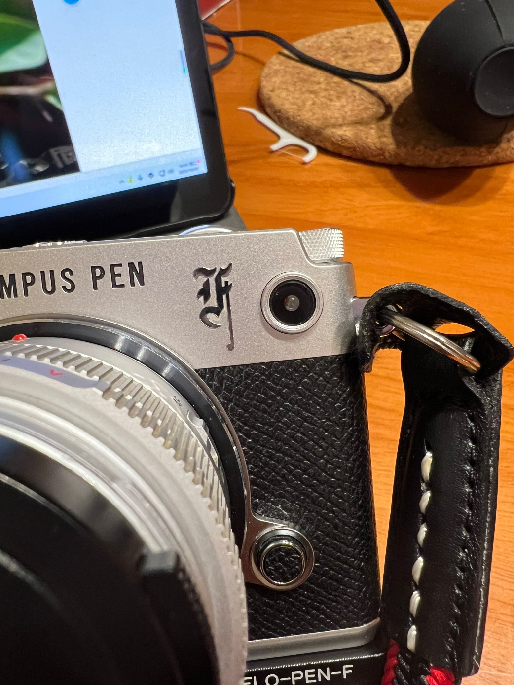 新款奥林巴斯PEN F标OM1 Logo相机金属贴标铭牌：复古情怀与现代工艺的完美碰撞！