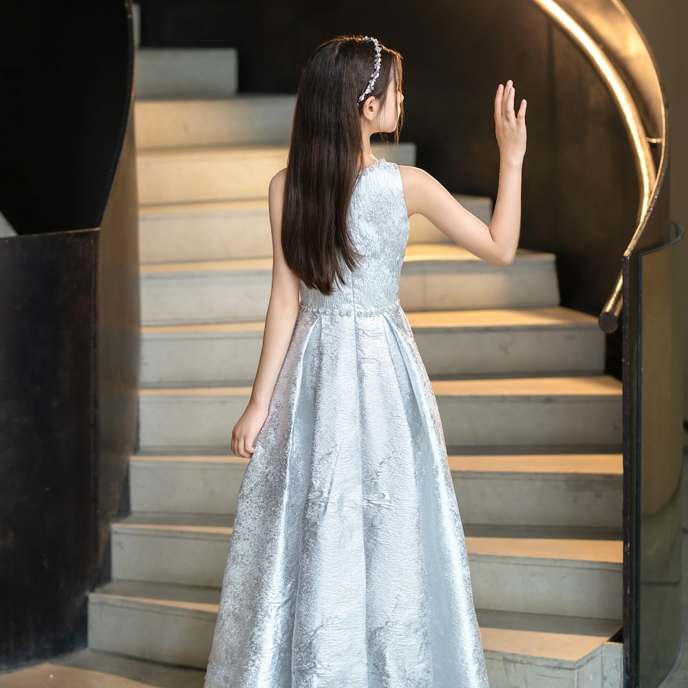 少女气质大童钢琴公主裙小提琴朗诵：如何在舞台上绽放光芒？