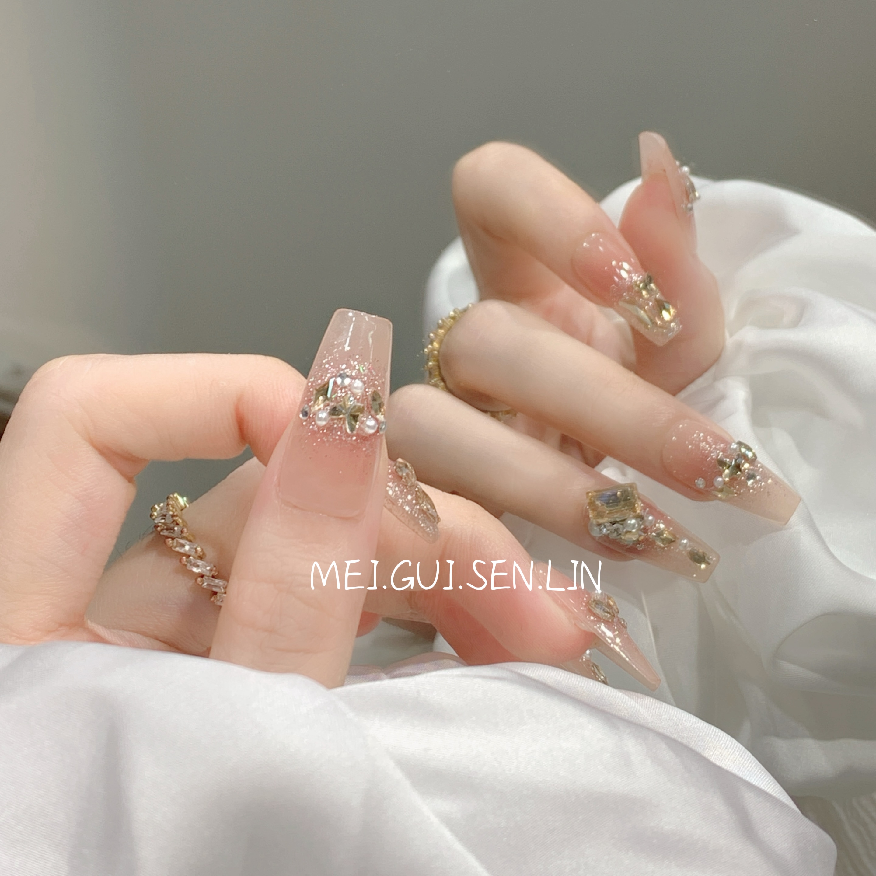 ✨美甲能撑多久？姐妹们，别让手上的美甲“超期服役”！