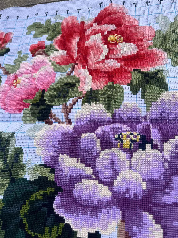 十字绣成品一品天香花开富贵：纯手工绣制的客厅卧室装饰画，你家也需要这样的艺术品吗？