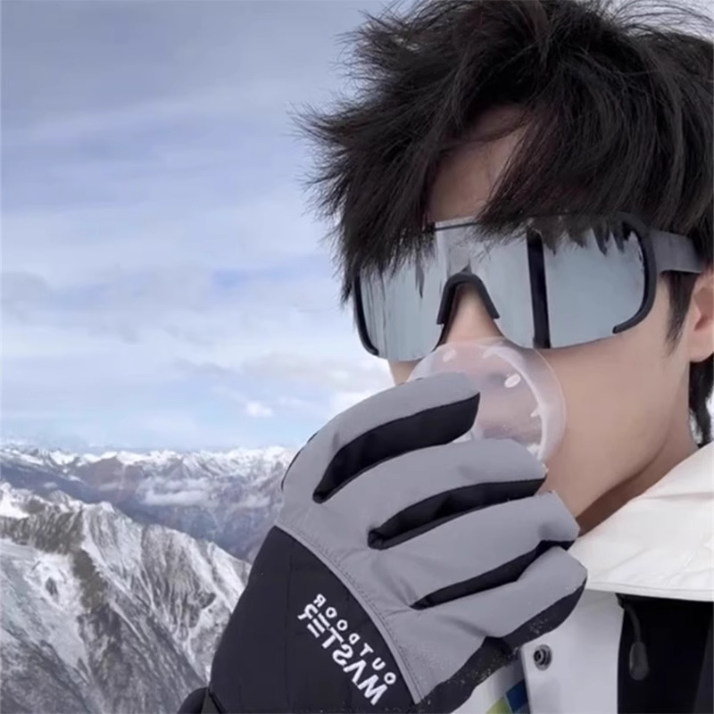 酷峰滑雪镜：冬季户外活动必备神器，告别模糊视线，享受极致视野！❄️