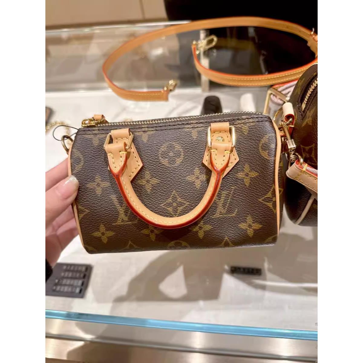小强中古LV Speedy Nano枕头包：二手奢侈品界的时尚新宠！