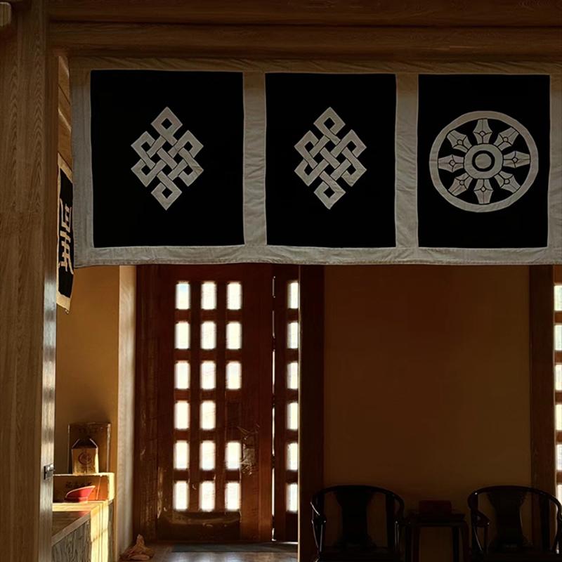 八吉祥帷幔：如何让客厅瞬间变身奢华宫殿？